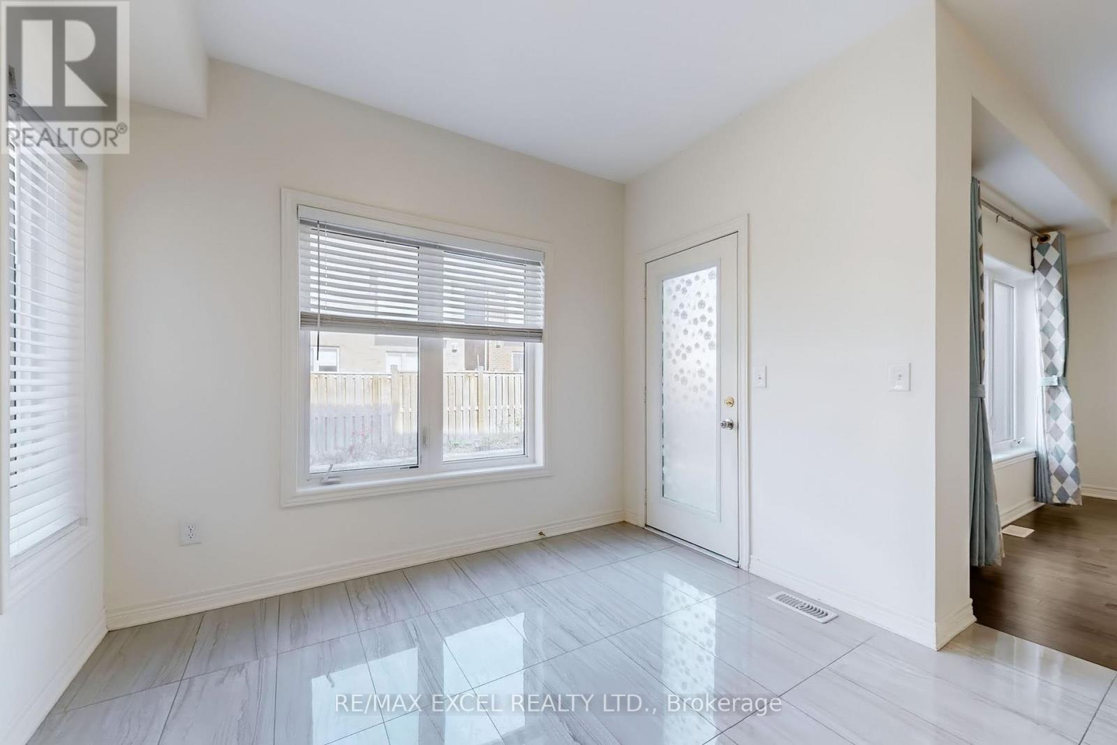 6 Kavanagh Avenue, East Gwillimbury, Ontario L0G 1V0 - Photo 19 - N12588988