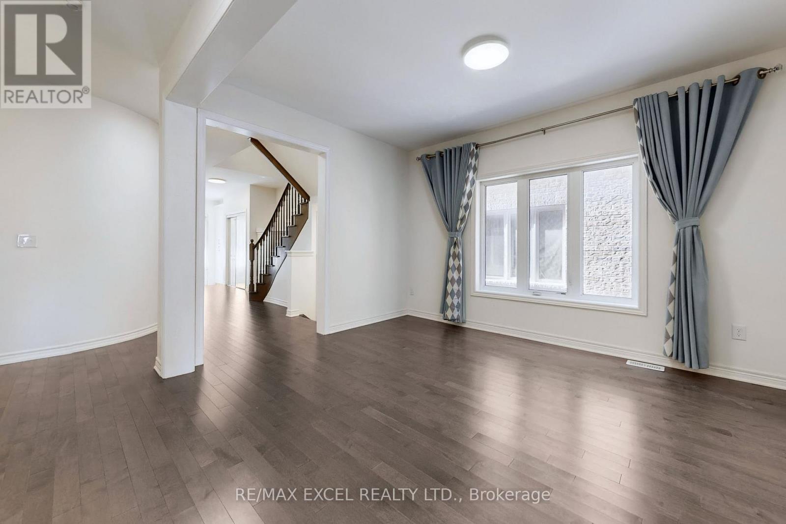 6 Kavanagh Avenue, East Gwillimbury, Ontario L0G 1V0 - Photo 3 - N12588988