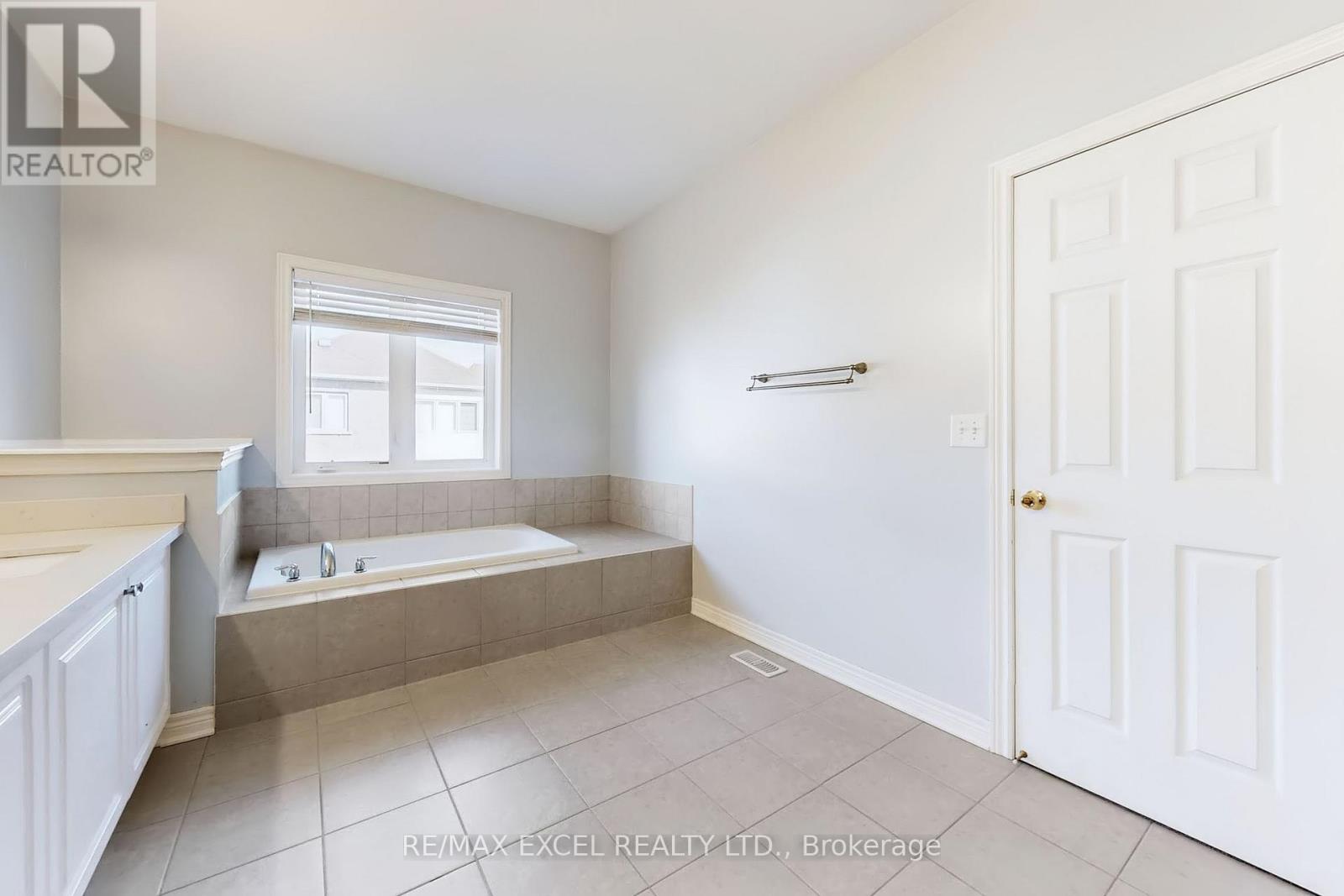 6 Kavanagh Avenue, East Gwillimbury, Ontario L0G 1V0 - Photo 31 - N12588988