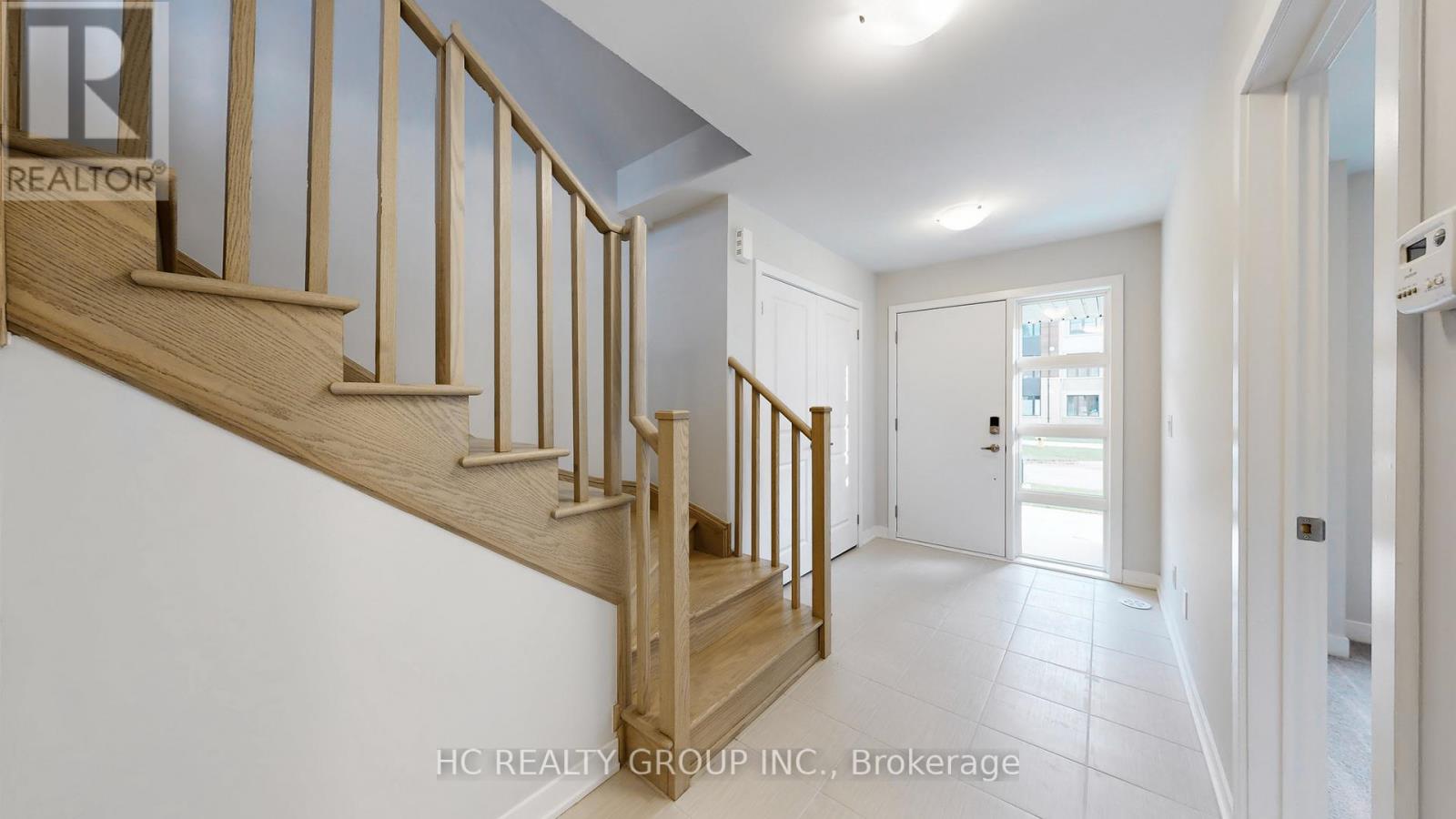 46 York Downs Boulevard, Markham, Ontario L6C 3K3 - Photo 2 - N12588990