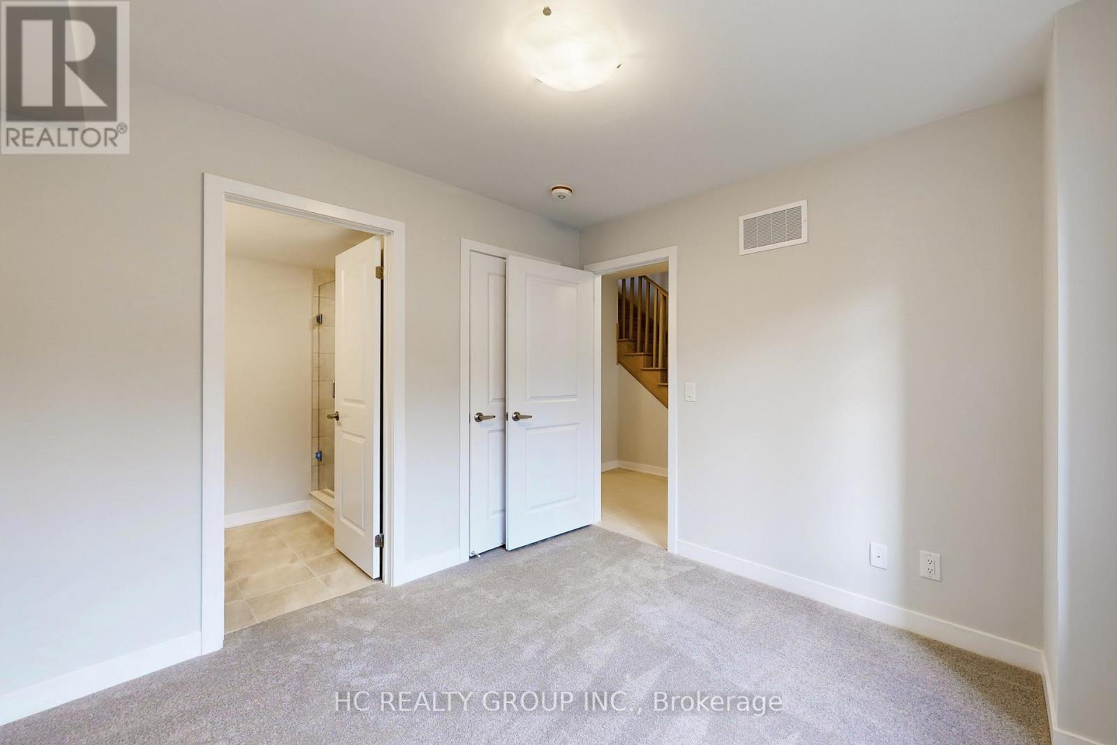 46 York Downs Boulevard, Markham, Ontario L6C 3K3 - Photo 4 - N12588990