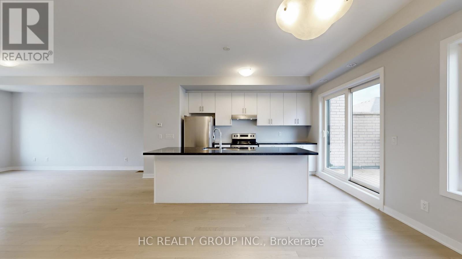 46 York Downs Boulevard, Markham, Ontario L6C 3K3 - Photo 9 - N12588990