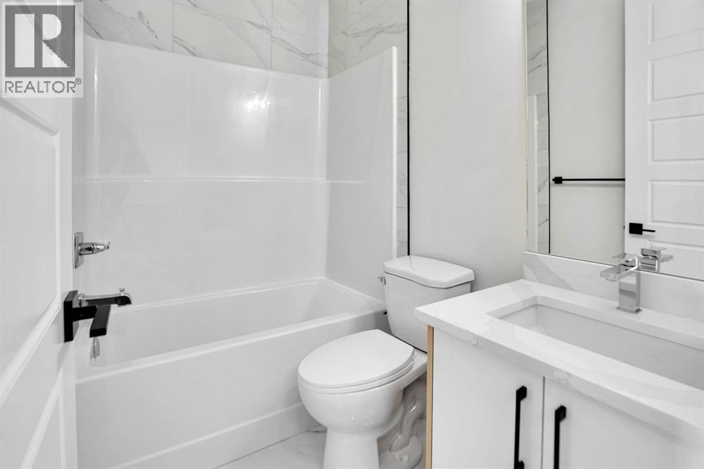 126 Waterstone Way, Chestermere, Alberta  T1X 3B2 - Photo 11 - A2269077