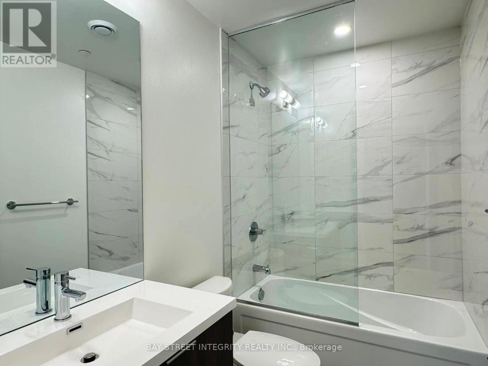 2601 - 8 Interchange Way, Vaughan, Ontario  L4K 0R2 - Photo 8 - N12569508