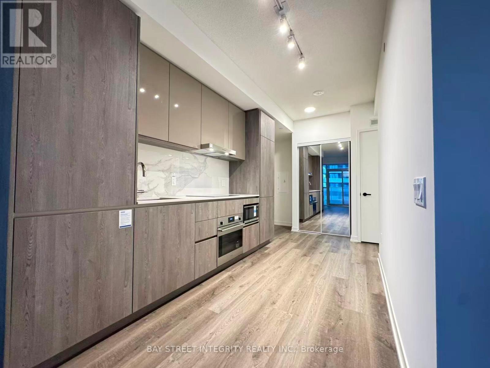 2601 - 8 Interchange Way, Vaughan, Ontario  L4K 0R2 - Photo 2 - N12569508