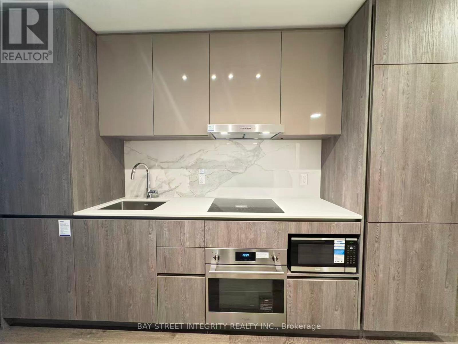 2601 - 8 Interchange Way, Vaughan, Ontario  L4K 0R2 - Photo 3 - N12569508