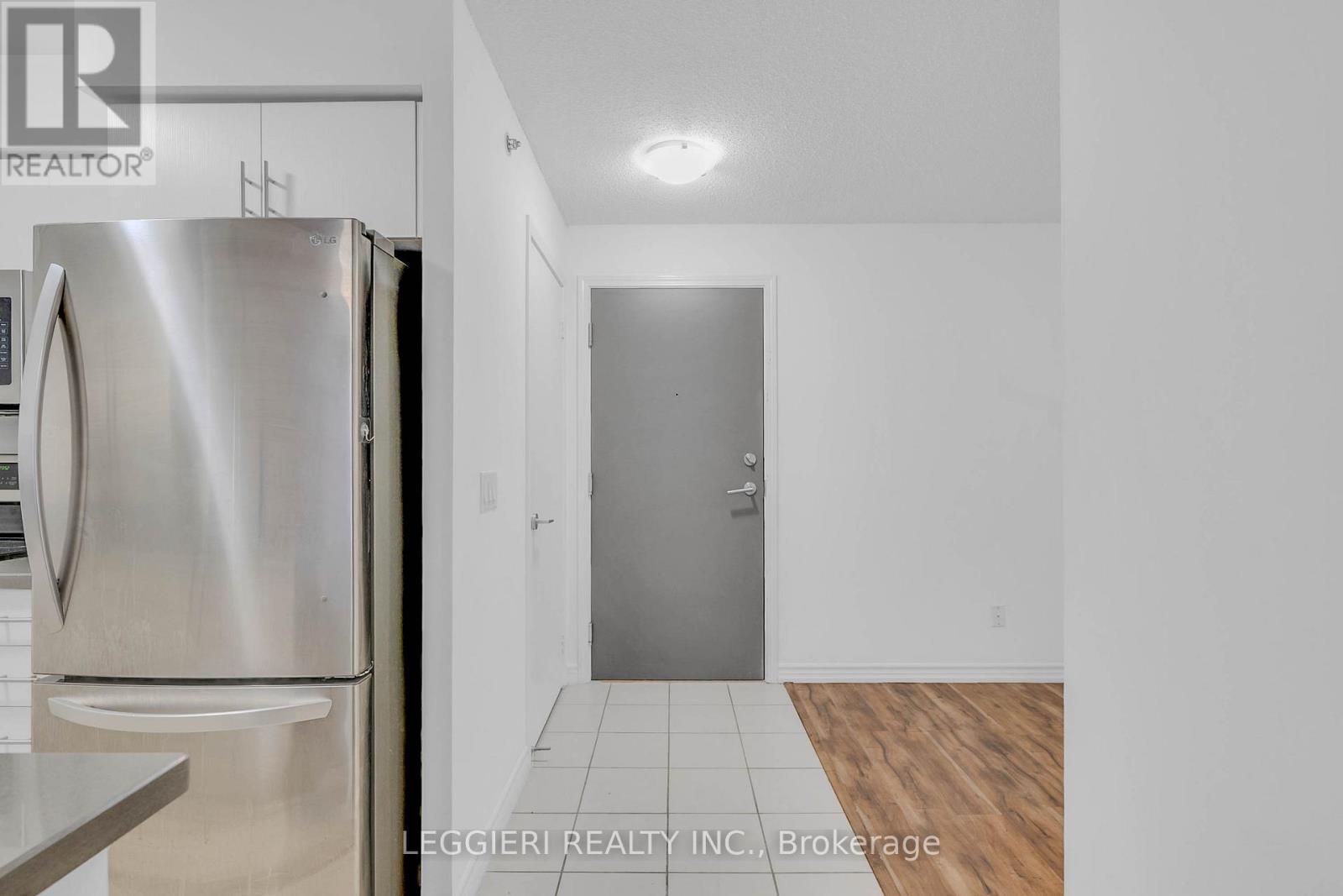 522 - 35 Saranac Boulevard, Toronto, Ontario M6A 2G4 - Photo 6 - C12589008