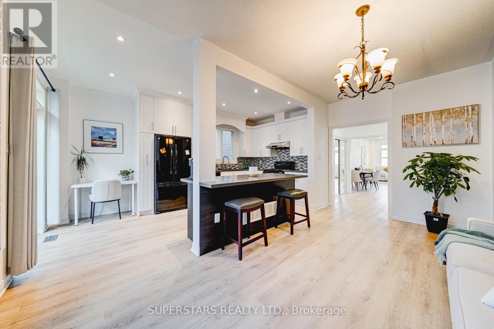 58 Wood Rim Drive, Richmond Hill, Ontario  L4E 4S2 - Photo 5 - N12589014