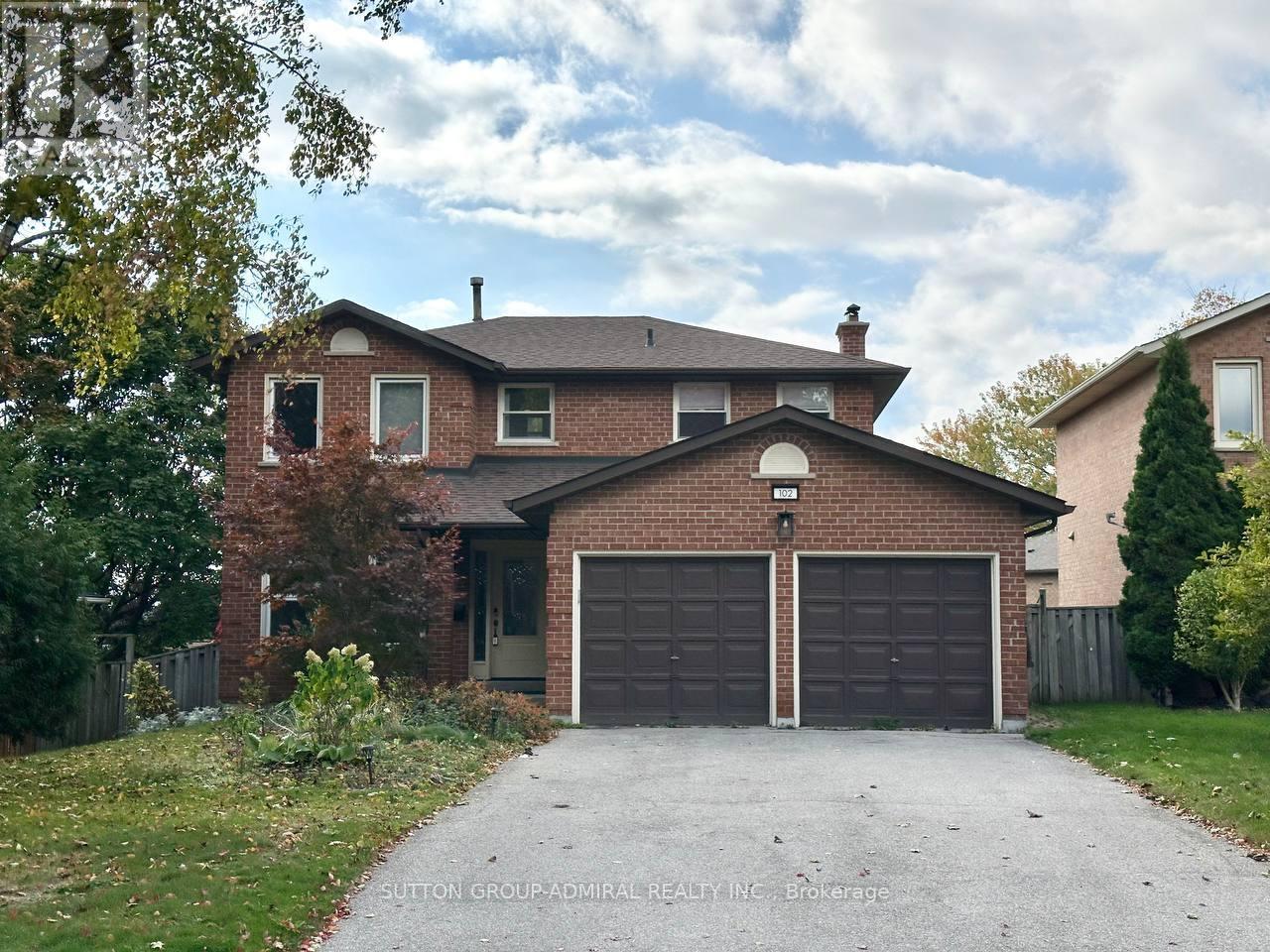 102 HAZELWOOD DRIVE, Newmarket, Ontario
