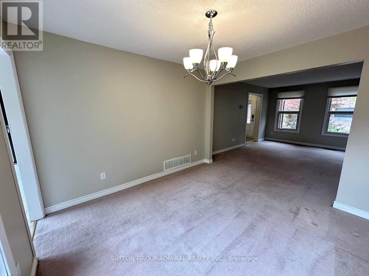 102 Hazelwood Drive, Newmarket, Ontario  L3Y 3G3 - Photo 12 - N12589026