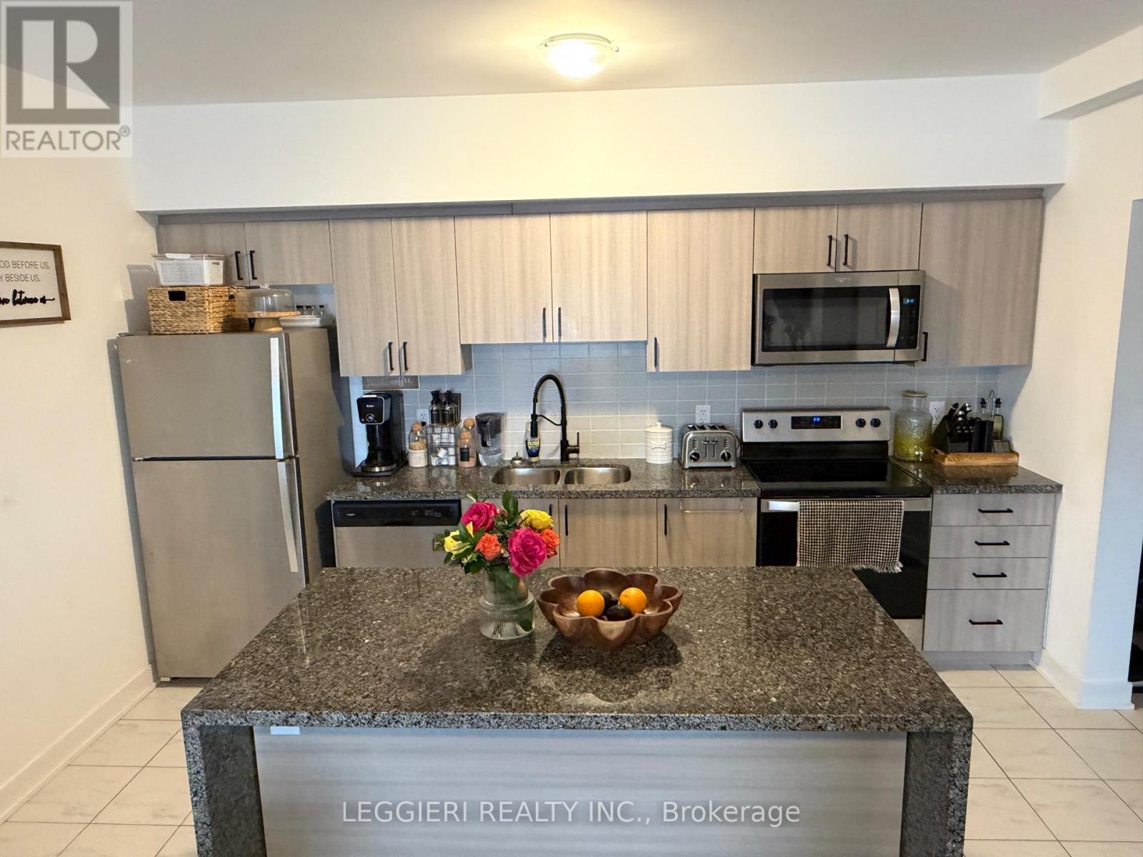 615 - 4 Spice Way, Barrie, Ontario  L9J 0M2 - Photo 11 - S12589010