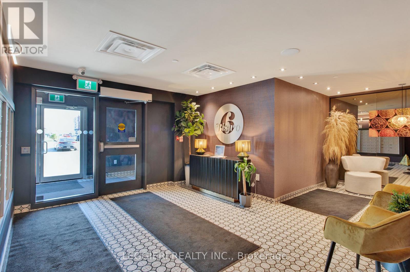 615 - 4 Spice Way, Barrie, Ontario  L9J 0M2 - Photo 4 - S12589010