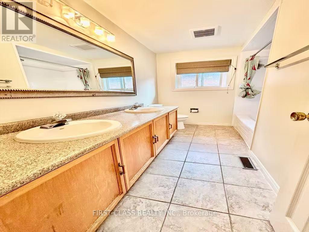 Main&upper Level - 4230 Perivale Road, Mississauga, Ontario  L5C 3Y5 - Photo 13 - W12589018