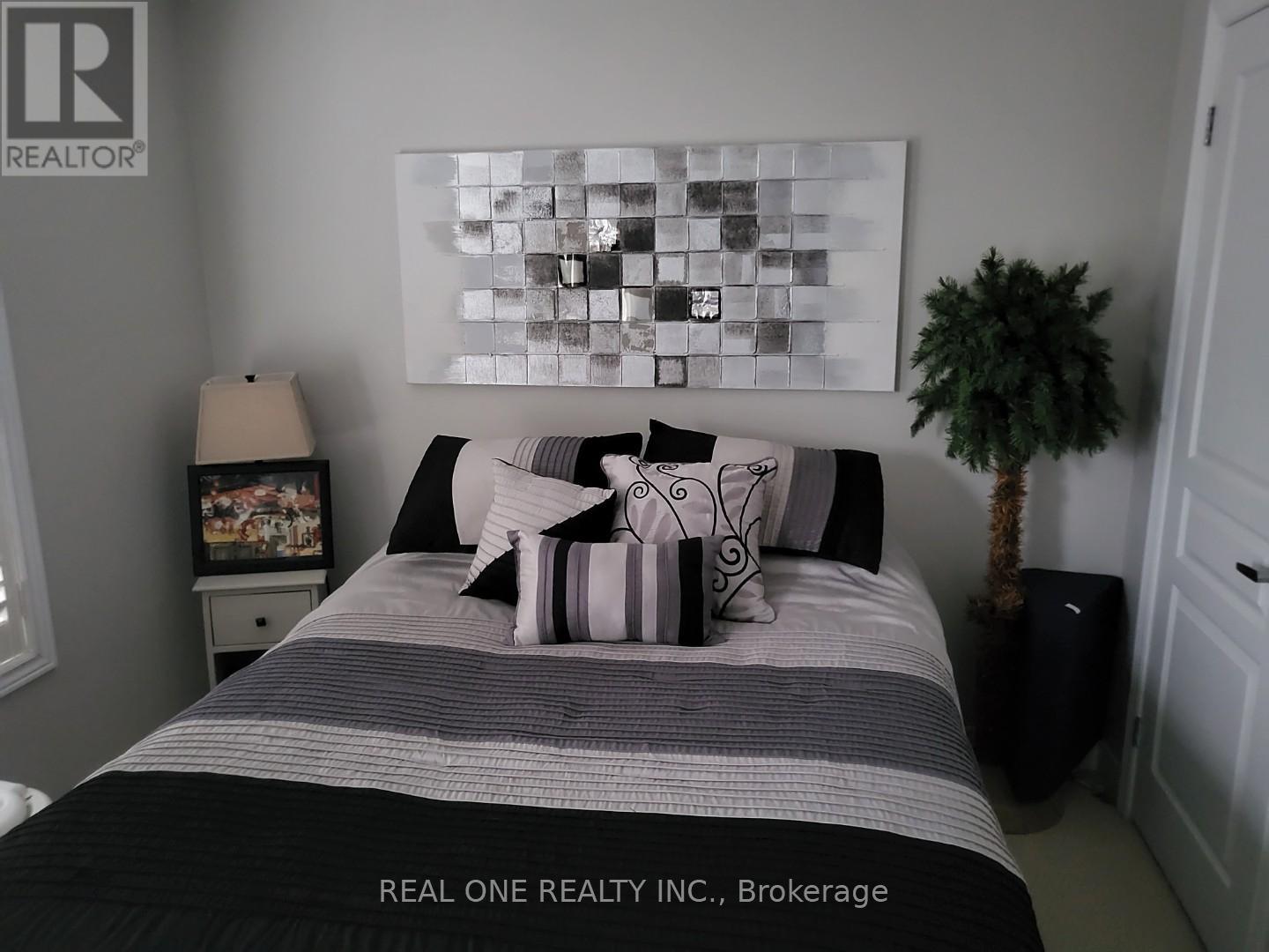 4298 Ingram Common, Burlington, Ontario  L7L 0C4 - Photo 10 - W12589022