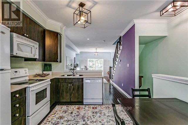 4298 Ingram Common, Burlington, Ontario  L7L 0C4 - Photo 3 - W12589022