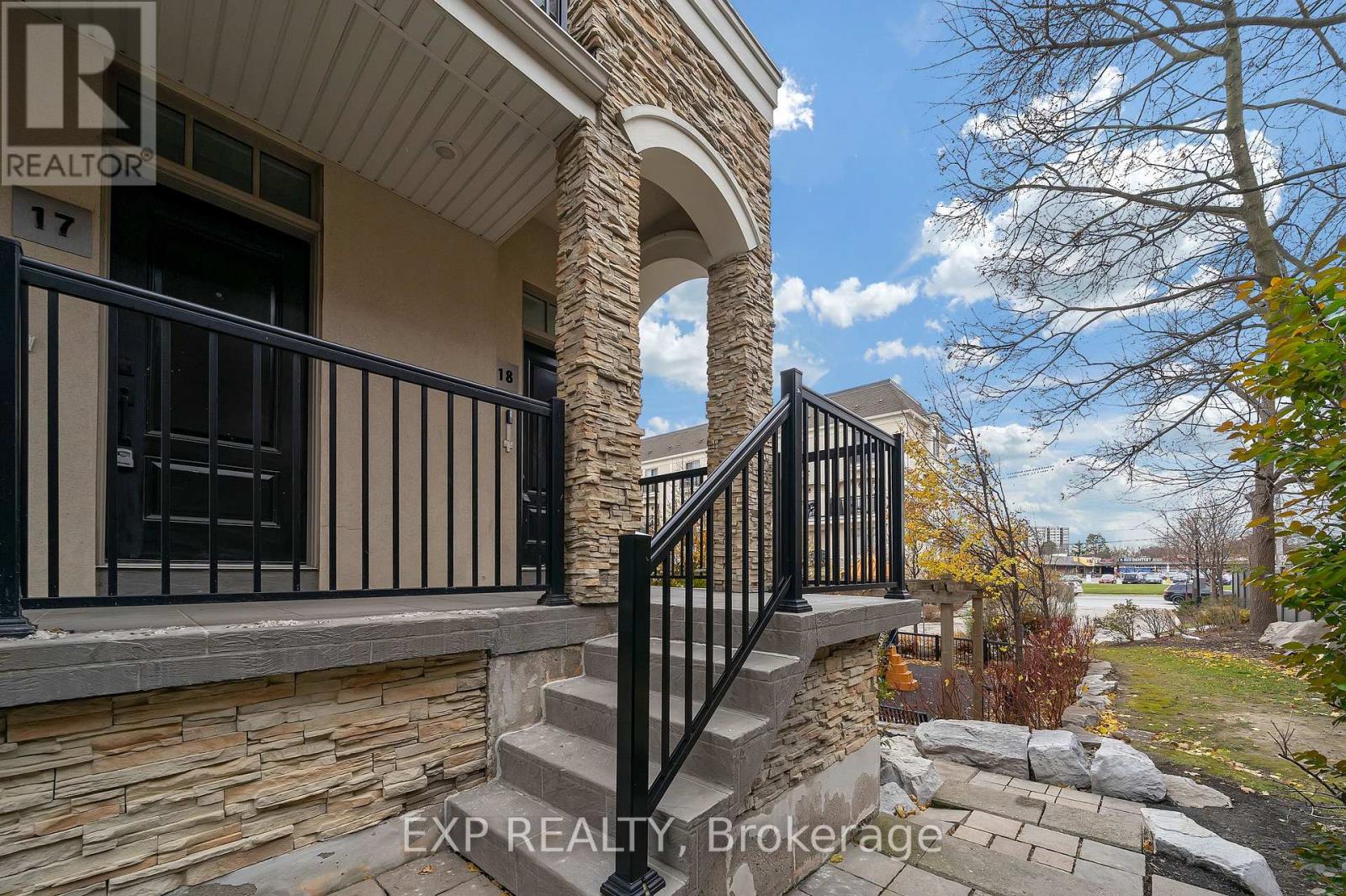 18 - 3077 Cawthra Road, Mississauga, Ontario  L5A 2X4 - Photo 2 - W12589028