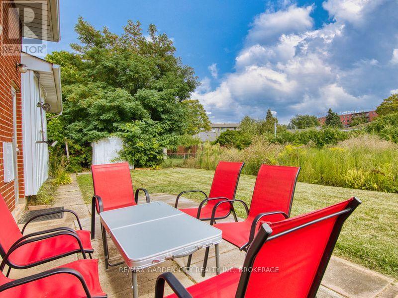 230 Lakeshore Road, St. Catharines, Ontario  L2M 1R5 - Photo 10 - X12589060