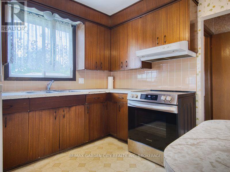 230 Lakeshore Road, St. Catharines, Ontario  L2M 1R5 - Photo 16 - X12589060