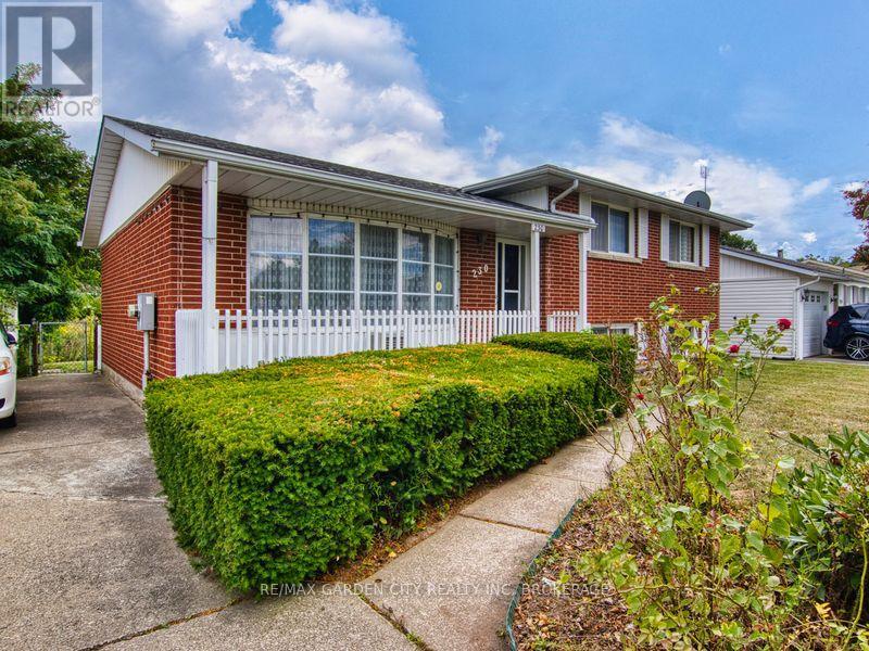 230 Lakeshore Road, St. Catharines, Ontario  L2M 1R5 - Photo 2 - X12589060