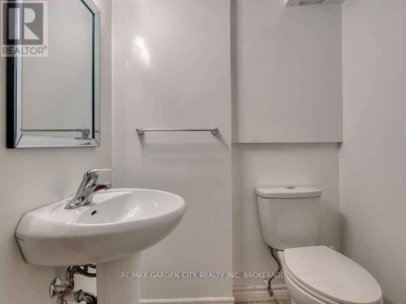 230 Lakeshore Road, St. Catharines, Ontario  L2M 1R5 - Photo 34 - X12589060