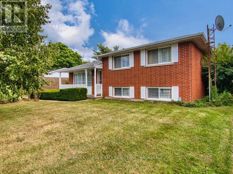 230 Lakeshore Road, St. Catharines, Ontario  L2M 1R5 - Photo 5 - X12589060