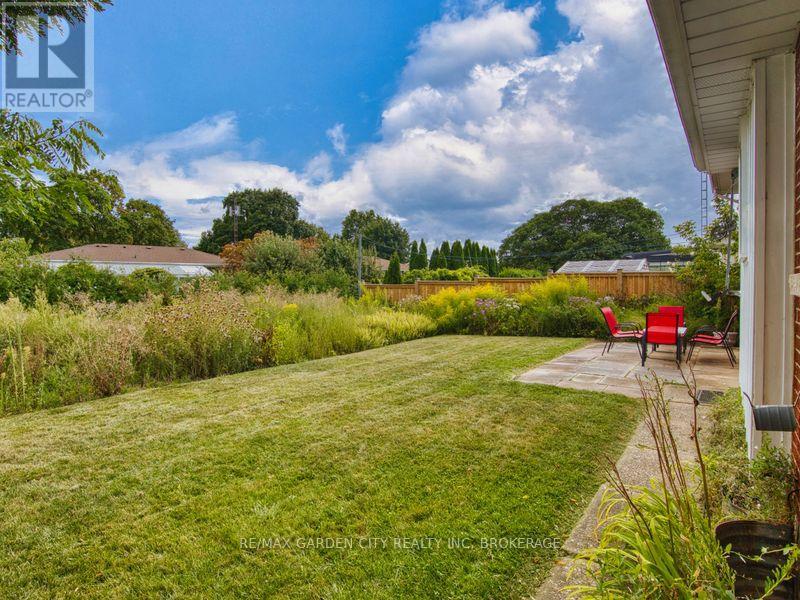 230 Lakeshore Road, St. Catharines, Ontario  L2M 1R5 - Photo 6 - X12589060