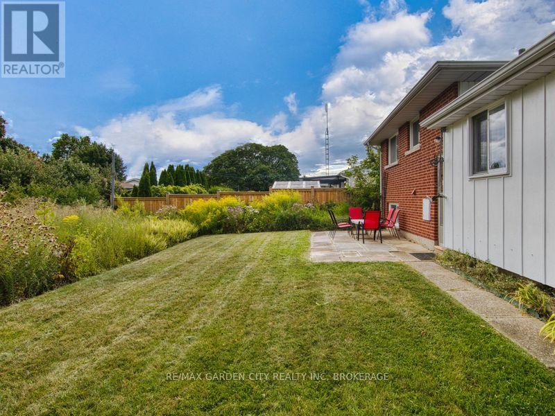 230 Lakeshore Road, St. Catharines, Ontario  L2M 1R5 - Photo 7 - X12589060