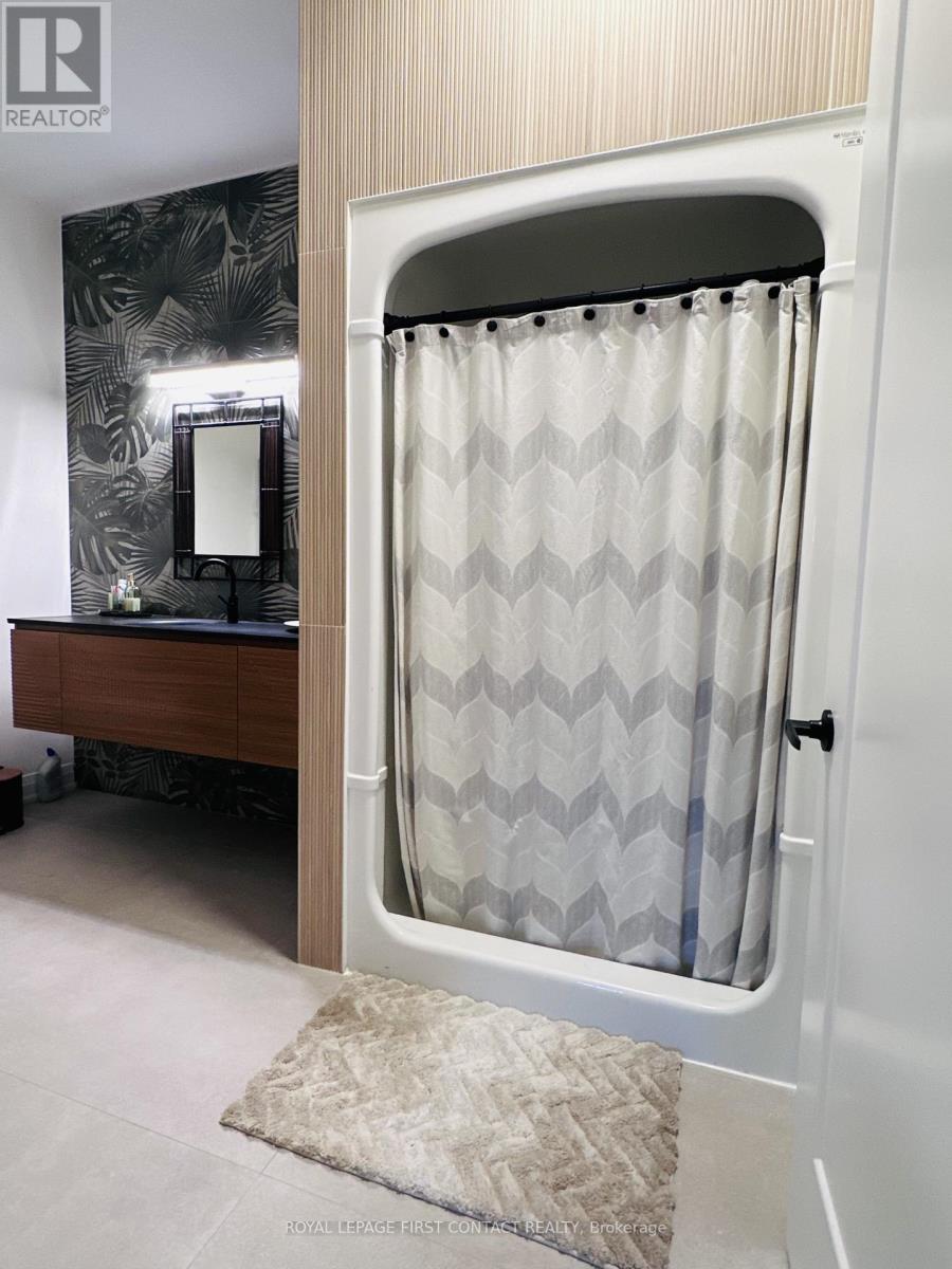 4b Pierce Court, Springwater, Ontario  L9X 0J4 - Photo 16 - S12589078