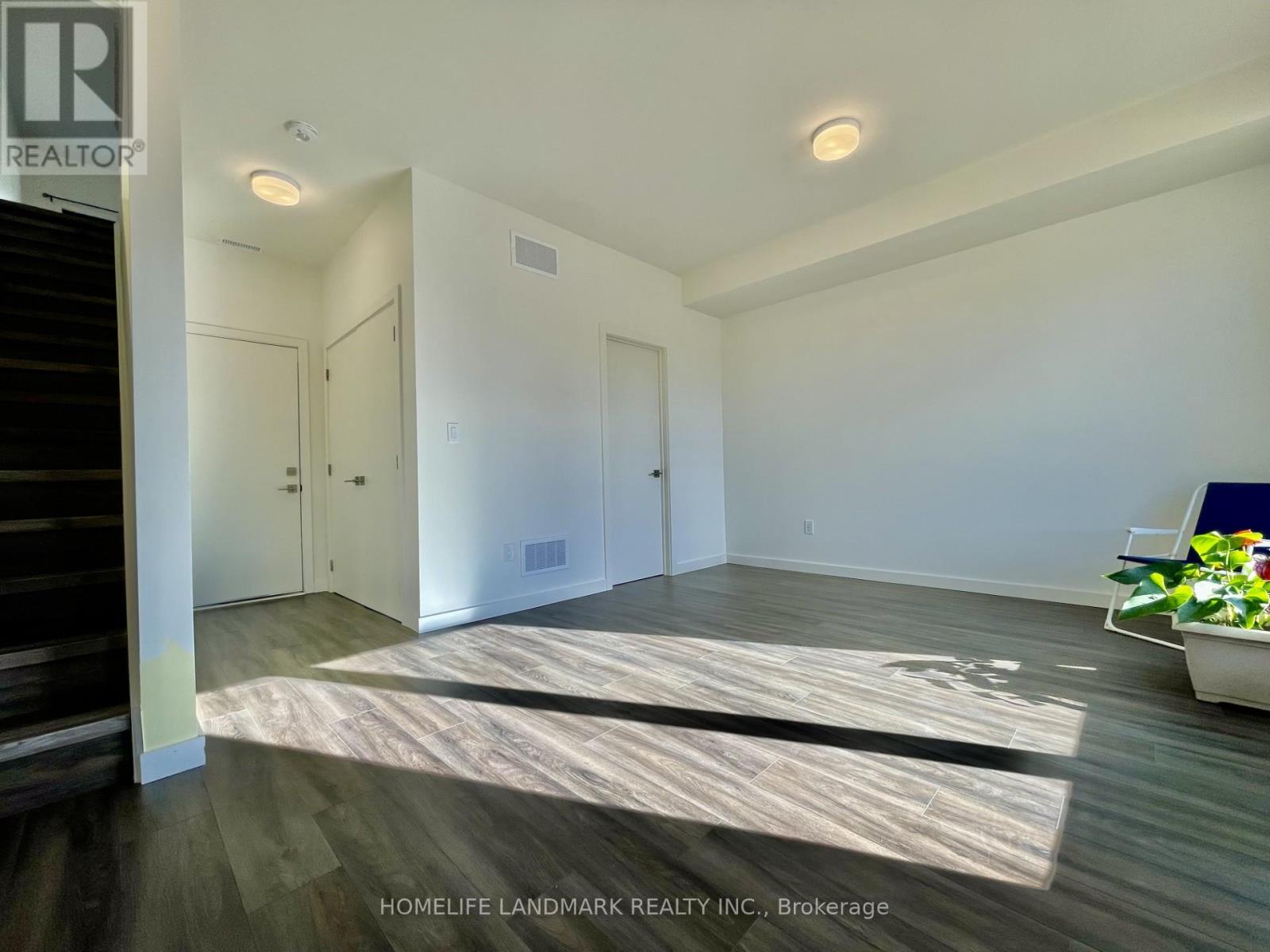 29 Rainwater Lane, Barrie, Ontario  L4N 9J6 - Photo 2 - S12589080