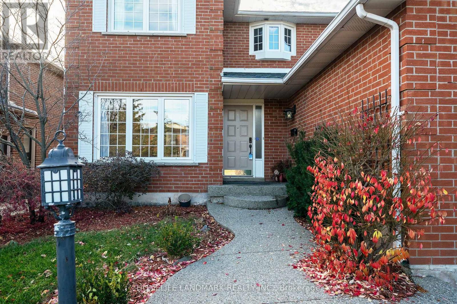 2048 Sixth Line, Oakville, Ontario  L6H 3N2 - Photo 10 - W12589090