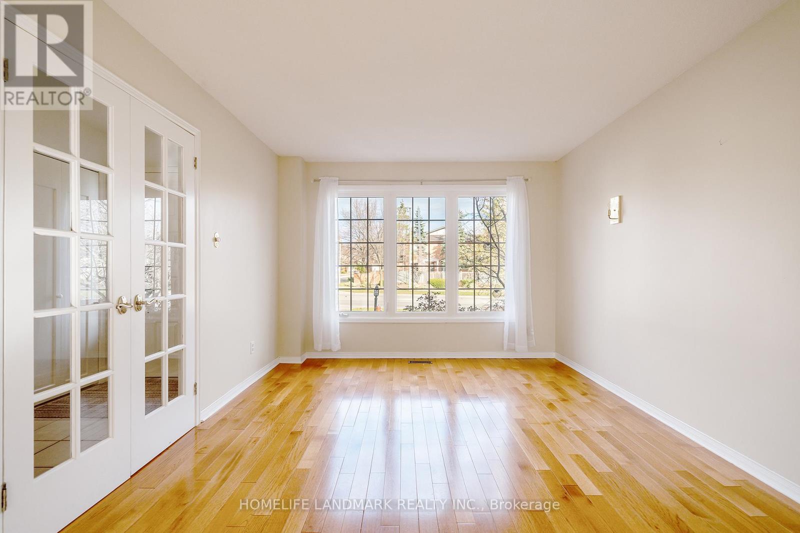 2048 Sixth Line, Oakville, Ontario  L6H 3N2 - Photo 15 - W12589090