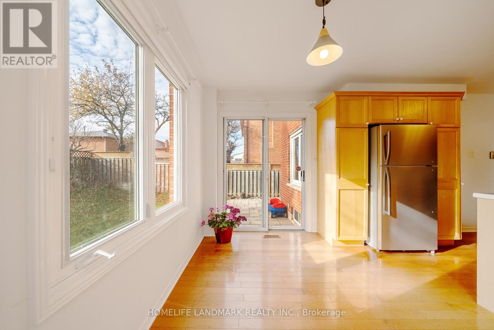 2048 Sixth Line, Oakville, Ontario  L6H 3N2 - Photo 18 - W12589090