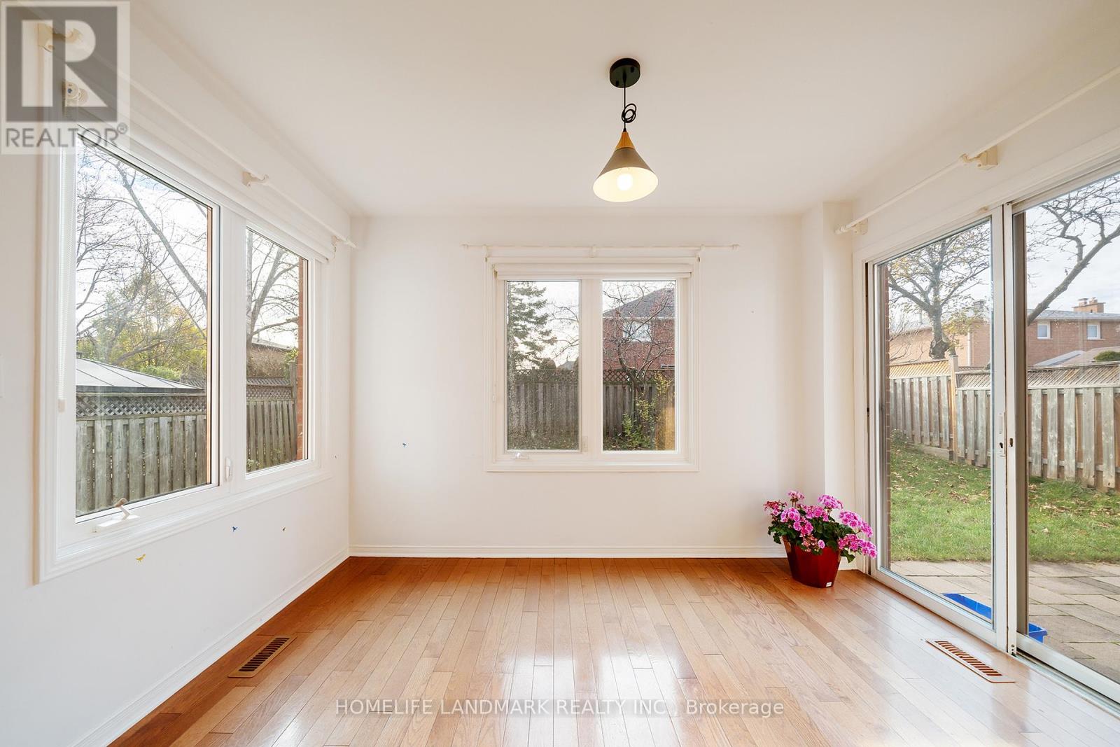 2048 Sixth Line, Oakville, Ontario  L6H 3N2 - Photo 19 - W12589090