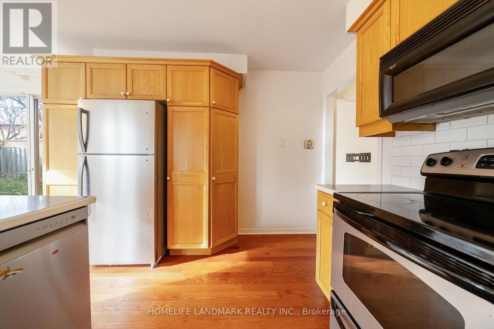 2048 Sixth Line, Oakville, Ontario  L6H 3N2 - Photo 20 - W12589090