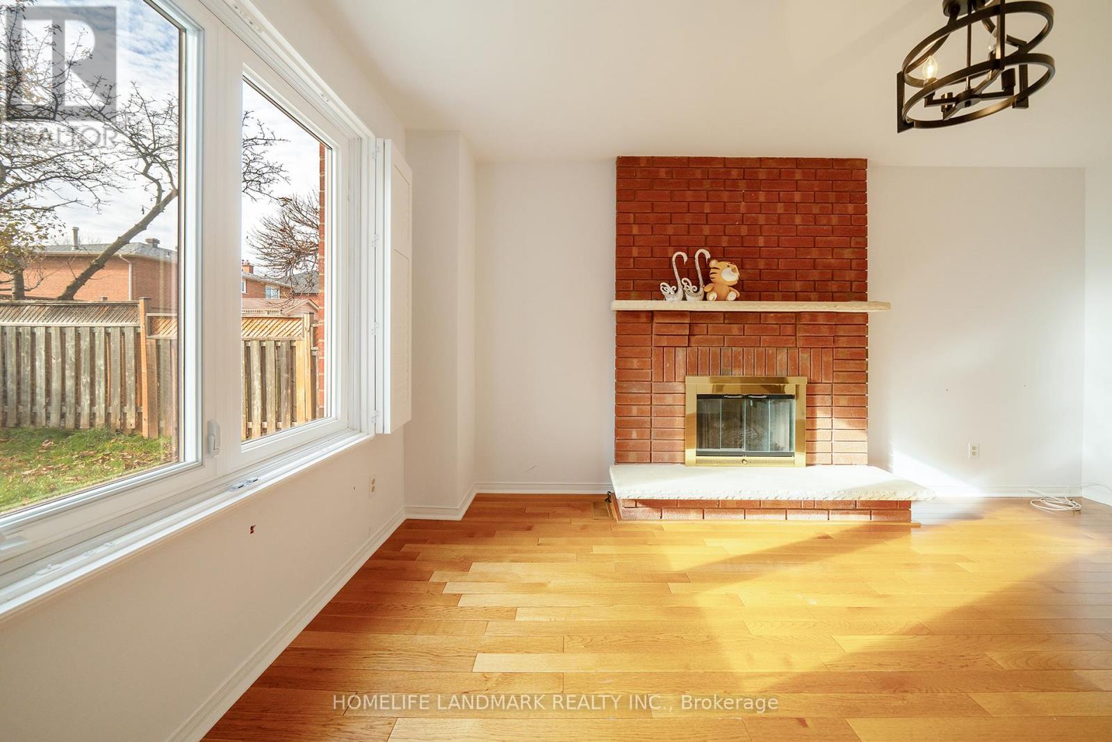 2048 Sixth Line, Oakville, Ontario  L6H 3N2 - Photo 23 - W12589090