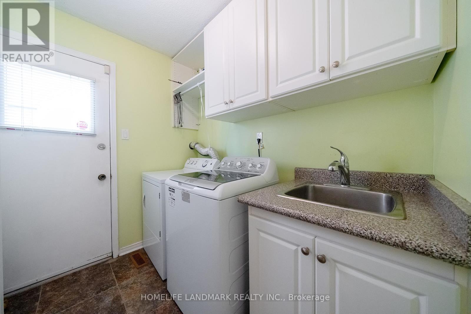 2048 Sixth Line, Oakville, Ontario  L6H 3N2 - Photo 26 - W12589090