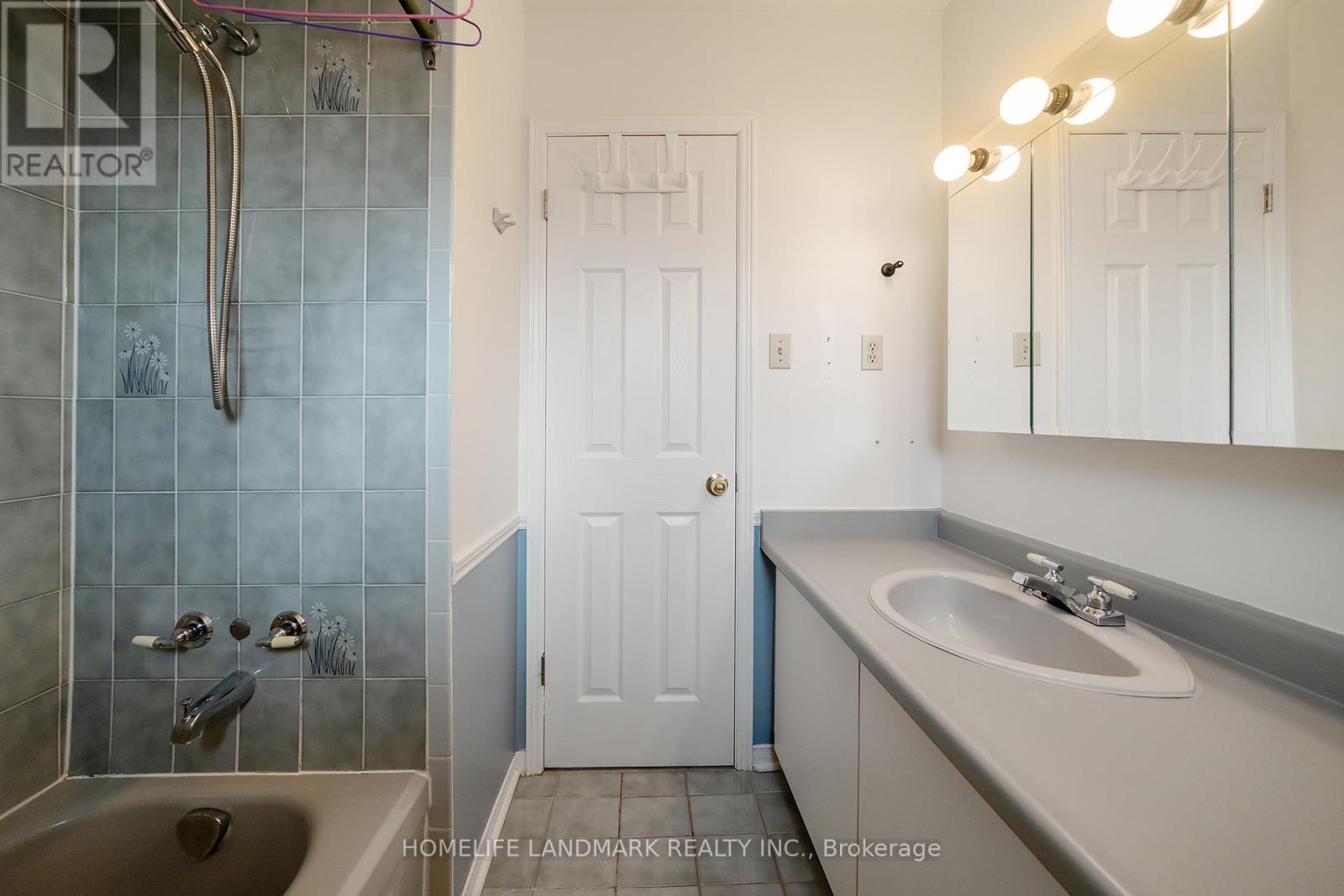 2048 Sixth Line, Oakville, Ontario  L6H 3N2 - Photo 36 - W12589090