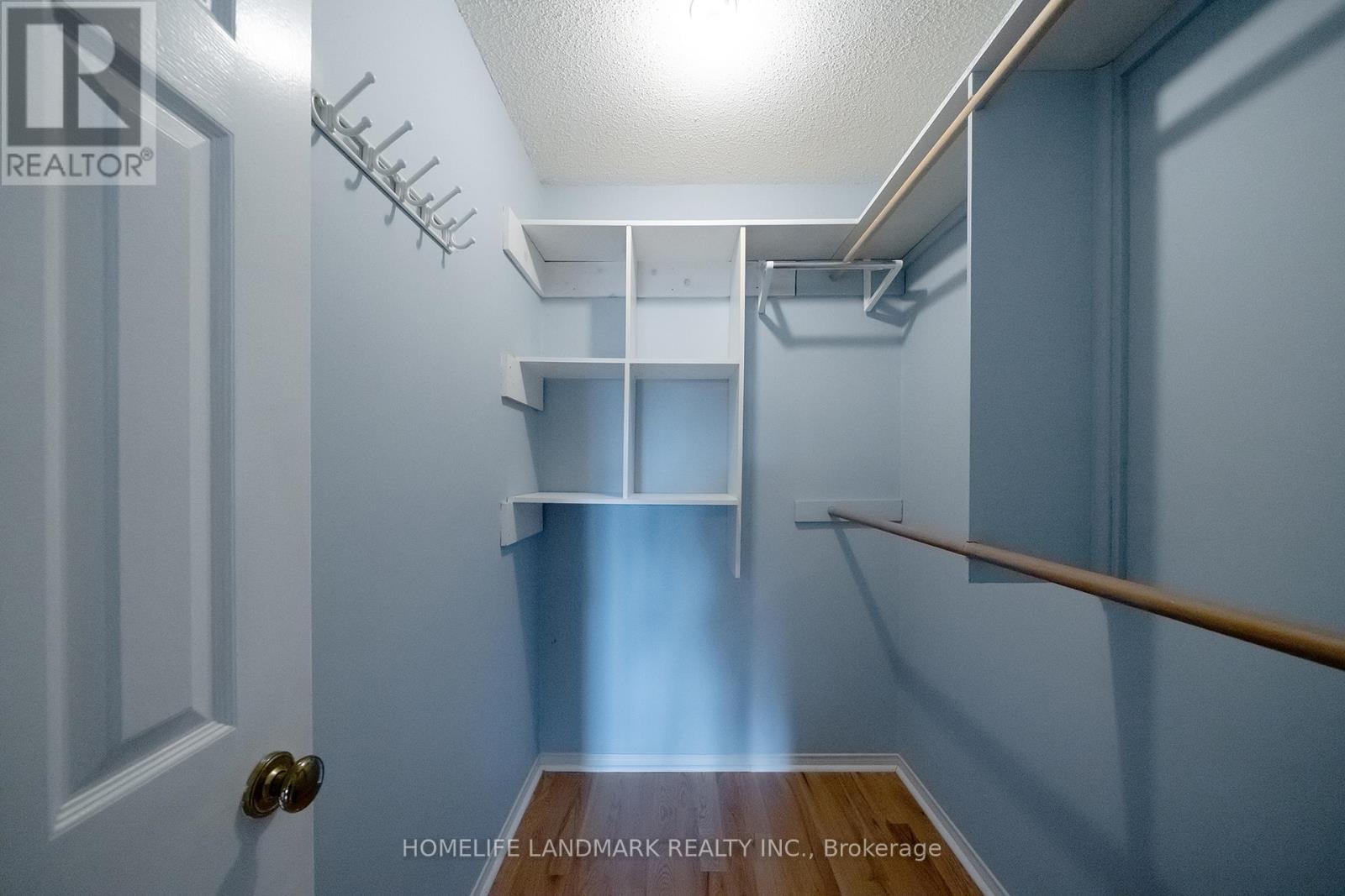 2048 Sixth Line, Oakville, Ontario  L6H 3N2 - Photo 37 - W12589090