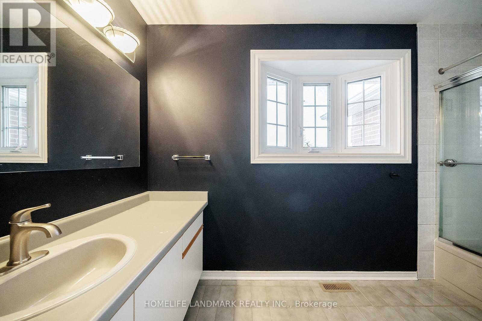 2048 Sixth Line, Oakville, Ontario  L6H 3N2 - Photo 41 - W12589090