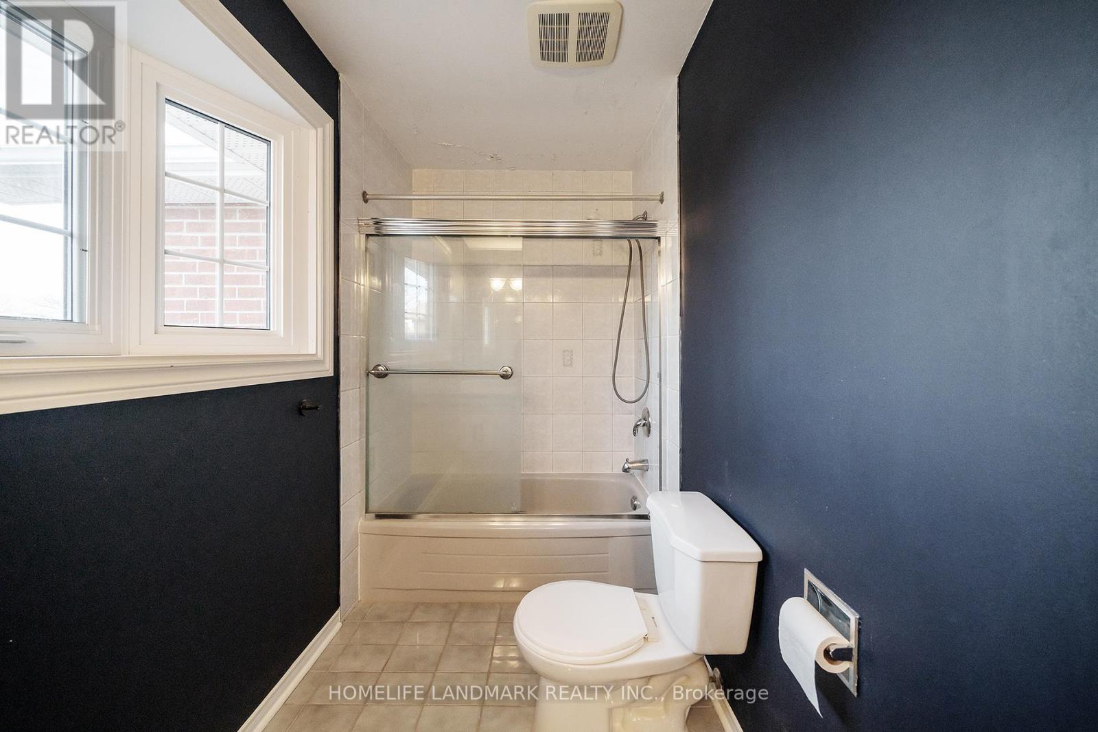 2048 Sixth Line, Oakville, Ontario  L6H 3N2 - Photo 42 - W12589090