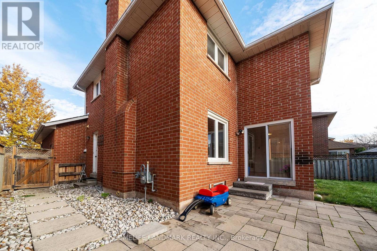 2048 Sixth Line, Oakville, Ontario  L6H 3N2 - Photo 46 - W12589090