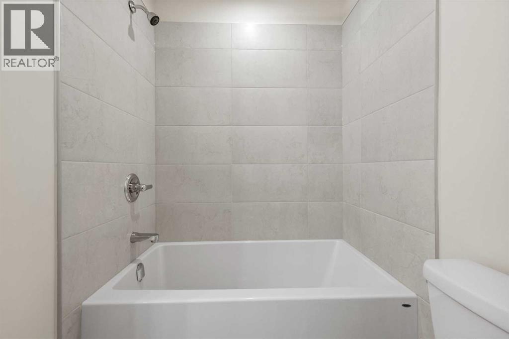 12 Waterford Glen, Chestermere, Alberta  T1X 2T8 - Photo 13 - A2256594