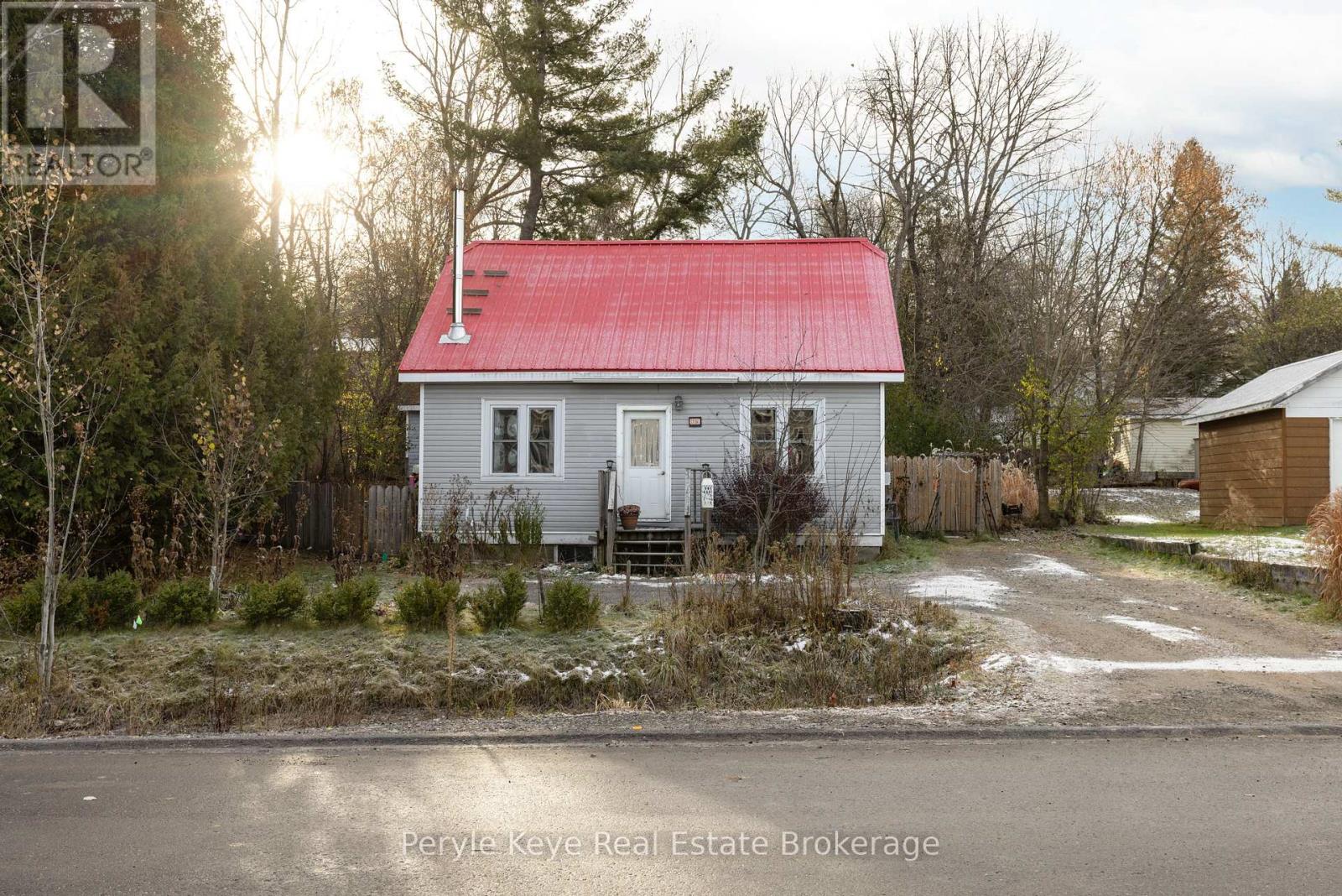 15 East Elliott Street, Huntsville, Ontario  P1H 1W8 - Photo 5 - X12589134