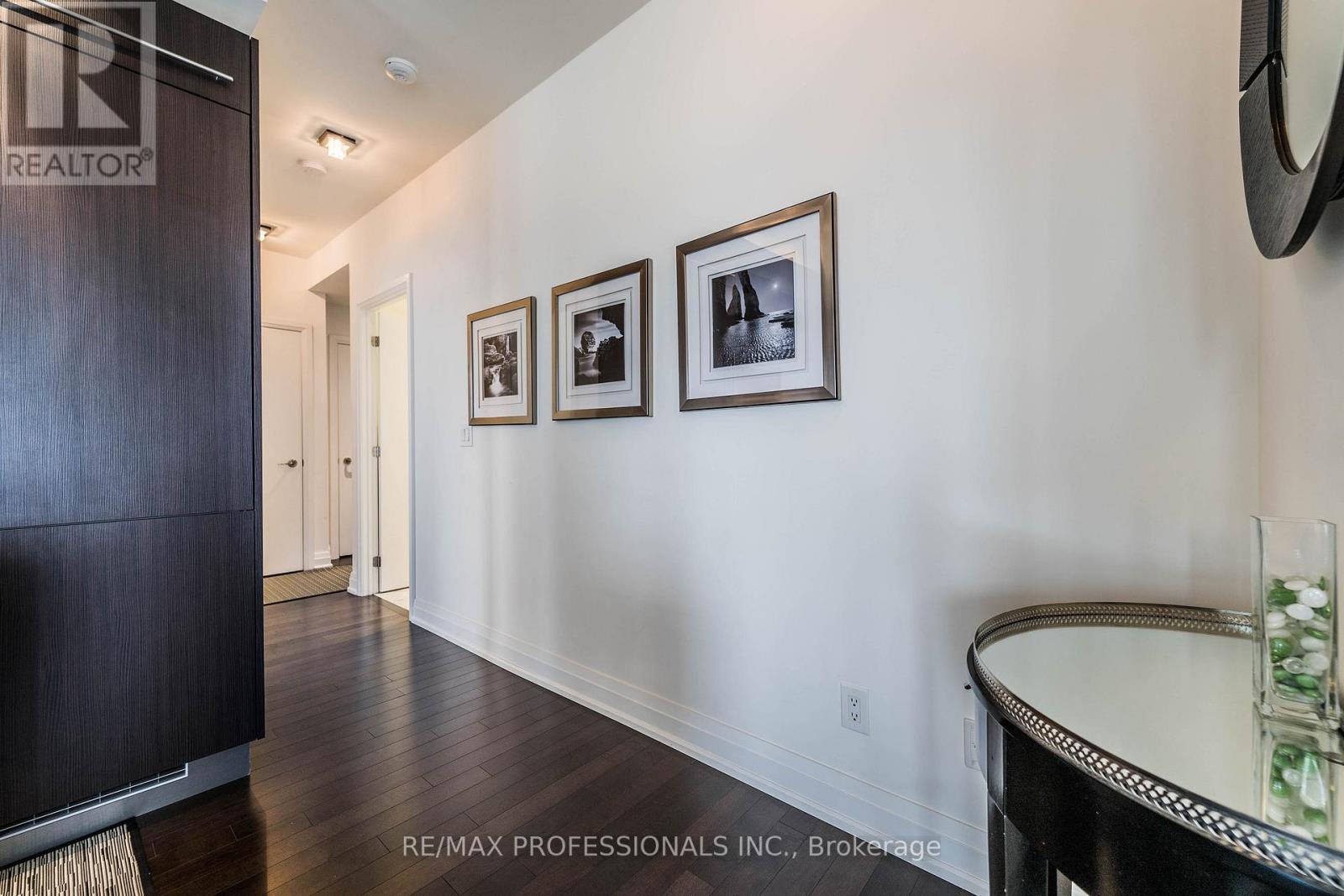 2606 - 80 John Street, Toronto, Ontario  M5V 3X4 - Photo 3 - C12448335