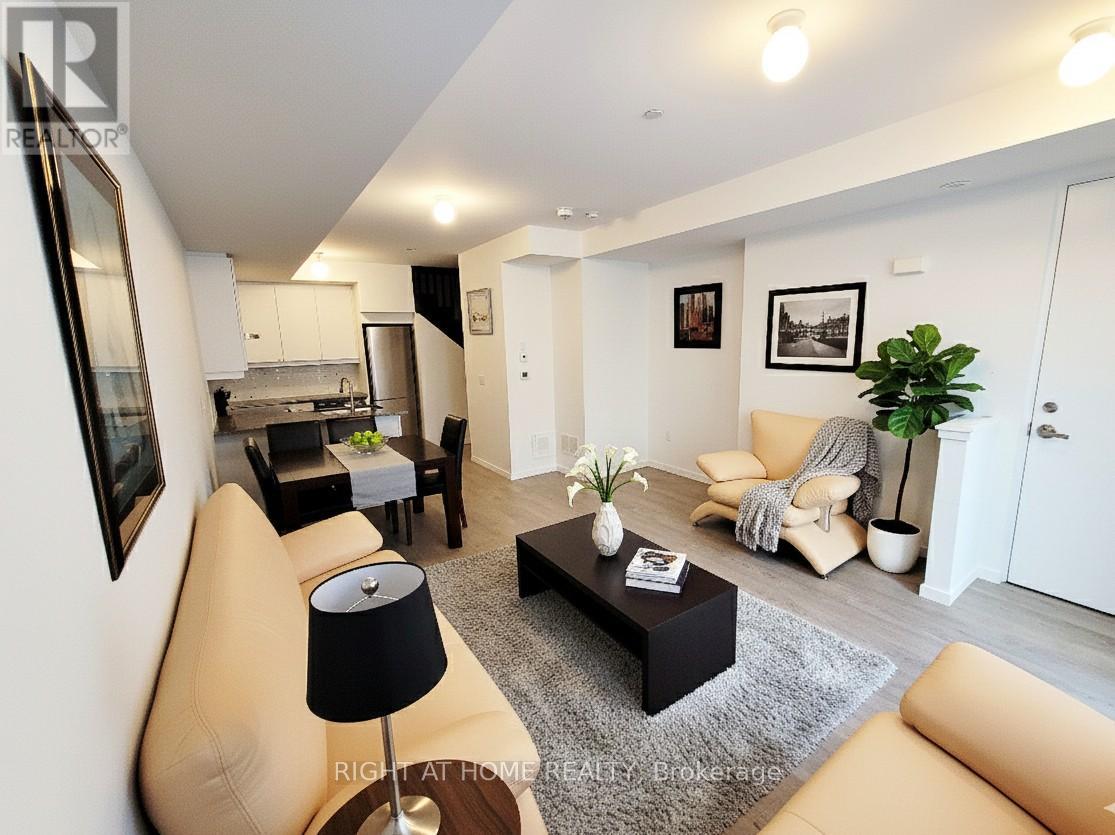 55 - 300 ALEX GARDEN CIRCLE, Aurora, Ontario