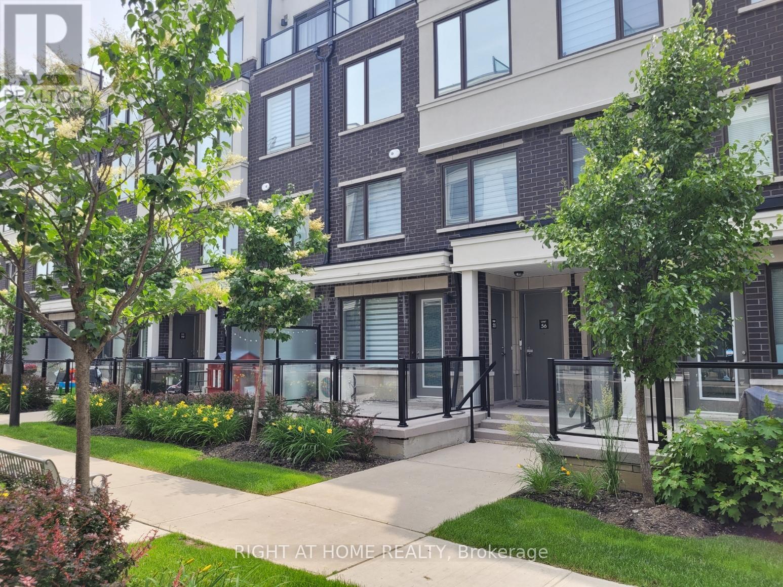55 - 300 Alex Garden Circle, Aurora, Ontario  L4G 3G5 - Photo 2 - N12589044