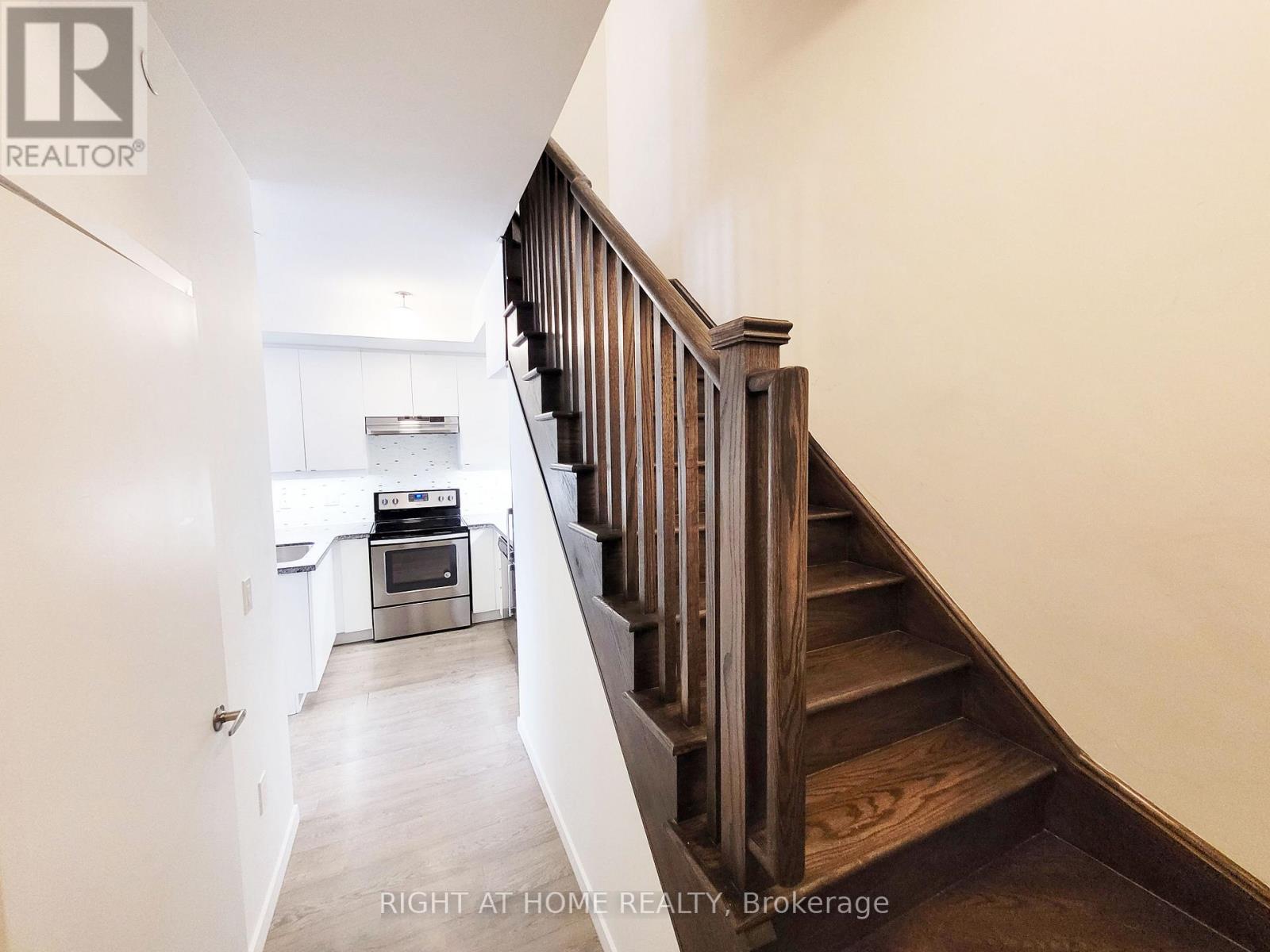 55 - 300 Alex Garden Circle, Aurora, Ontario  L4G 3G5 - Photo 6 - N12589044