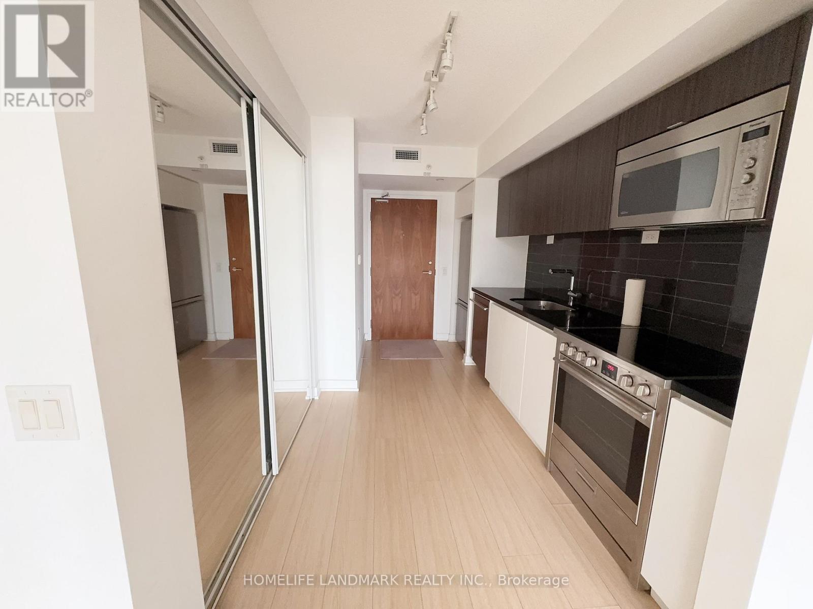 808 - 85 Queens Wharf Road, Toronto, Ontario  M5V 0J9 - Photo 2 - C12589156