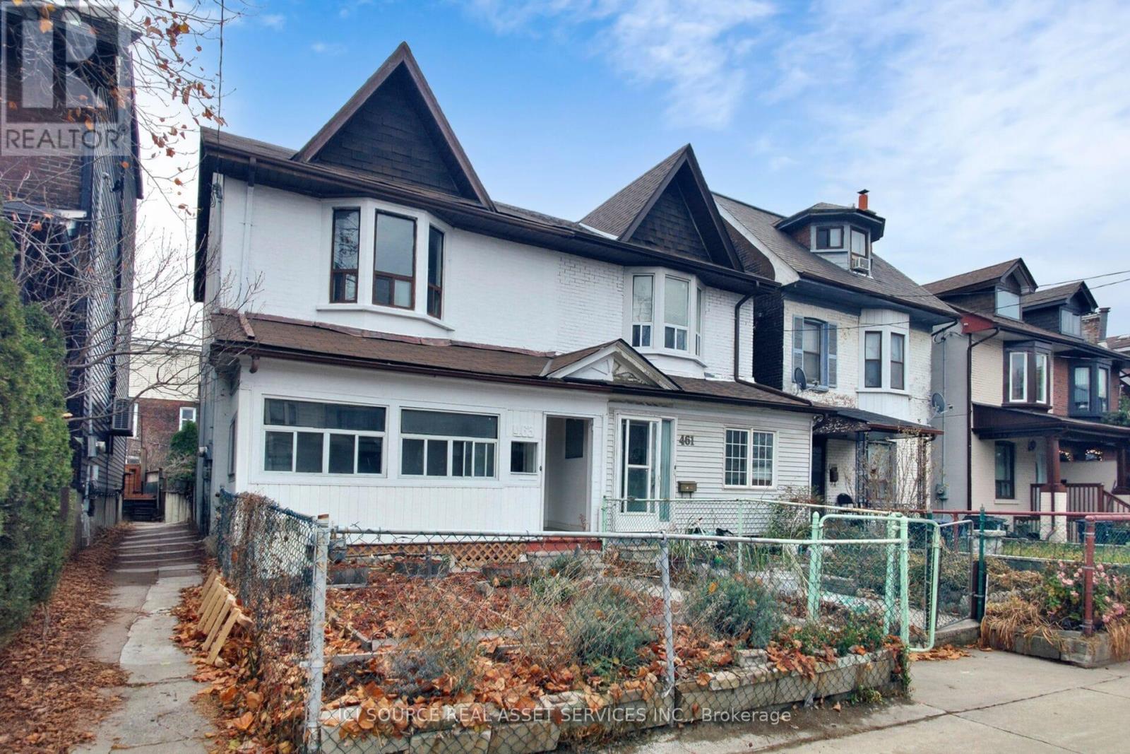 UPPER - 463 PAPE AVENUE, Toronto, Ontario