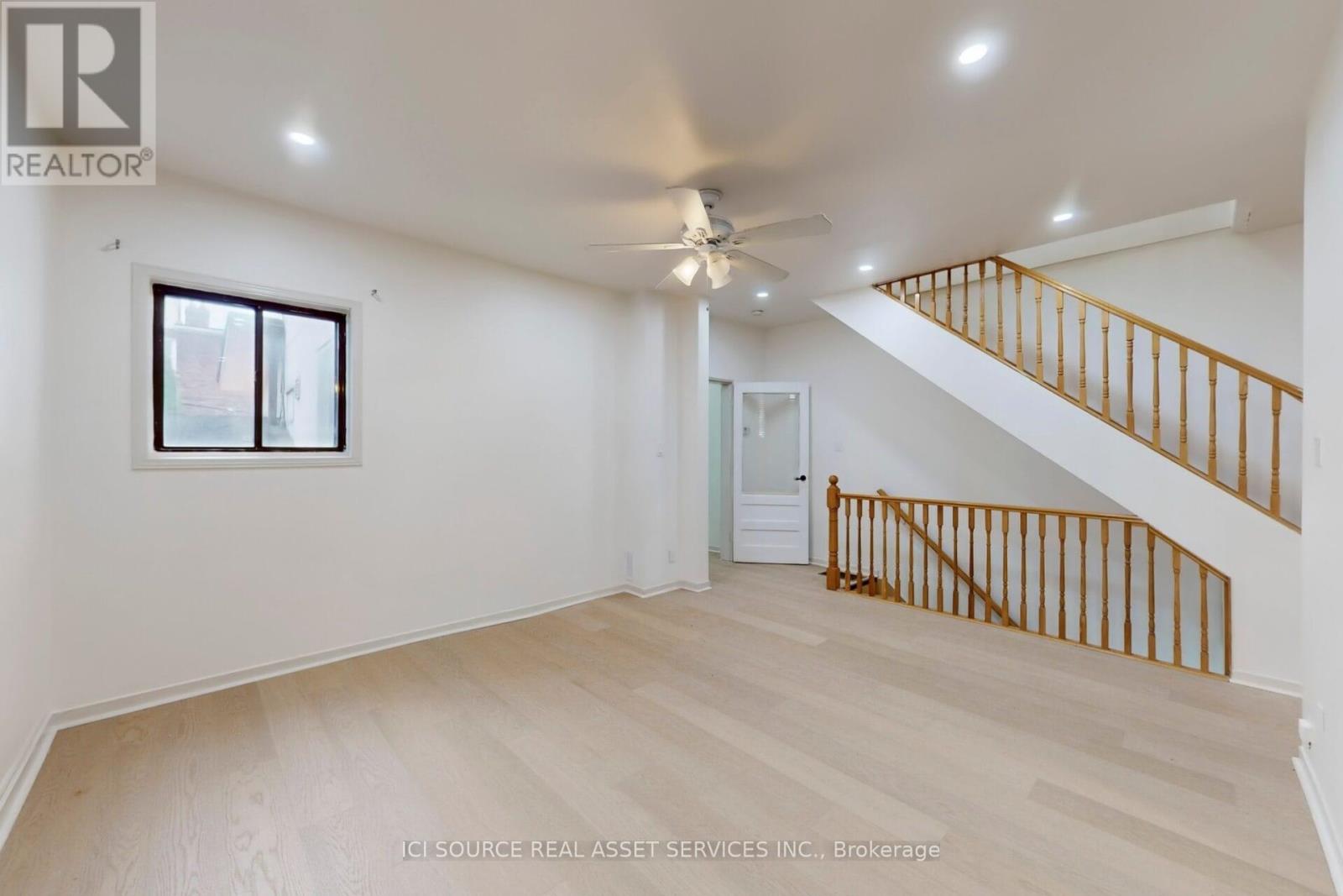 Upper - 463 Pape Avenue, Toronto, Ontario  M4K 3P6 - Photo 12 - E12589142